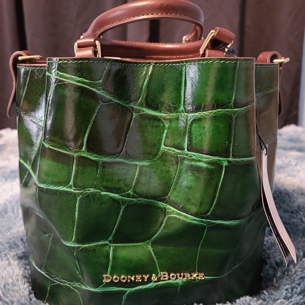 DOONEY AND BOURKE SMALL BARLOW EMERALD RARE